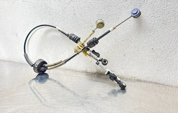 Opel Meriva B Gear shift cable linkage 55564862