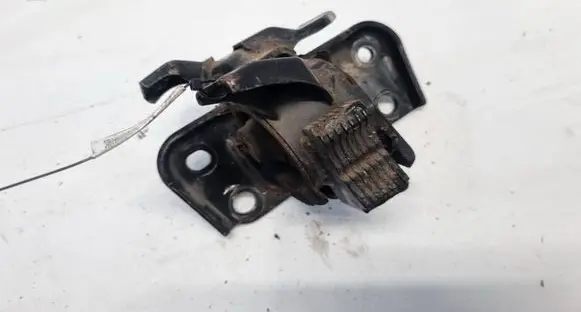 Toyota Avensis T270 Engine mount bracket 
