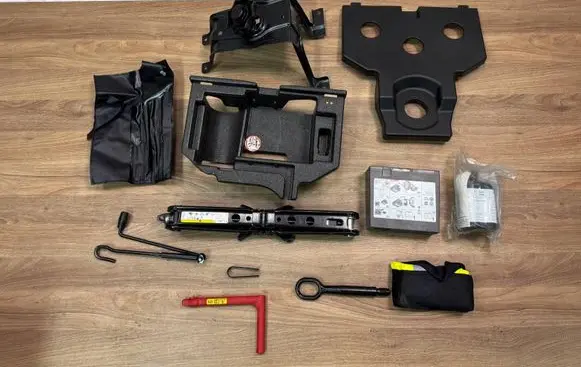 Audi A4 S4 B9 Tool set 80A011031