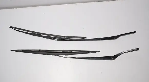 Windshield/front glass wiper blade