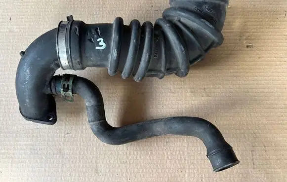 Air intake hose/pipe