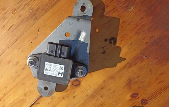 Nissan X-Trail T31 ESP acceleration yaw rate sensor 47930JG200