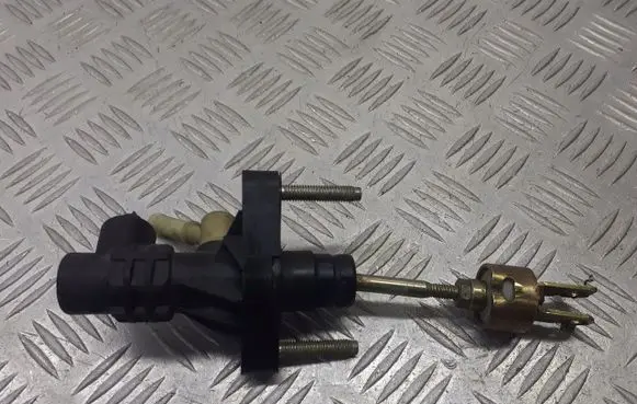 Toyota Corolla E120 E130 Clutch slave cylinder 