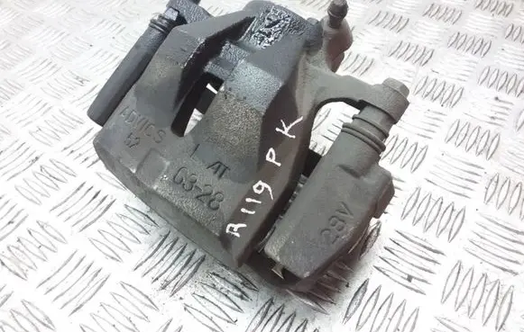 Toyota Prius+ (ZVW40) Front brake caliper