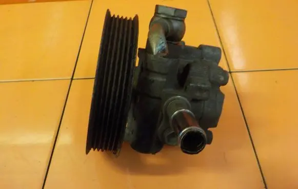 Land Rover Range Rover Sport L320 Power steering pump QVB500390