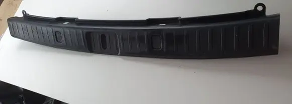 Lexus RX 330 - 350 - 400H Tailgate/boot lid lock trim 