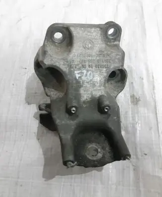 BMW 1 F20 F21 Engine mounting bracket 6788607