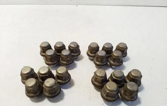 Toyota Prius (XW30) Nuts/bolts 