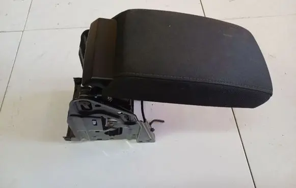 Skoda Octavia Mk2 (1Z) Armrest 1Z0864207A