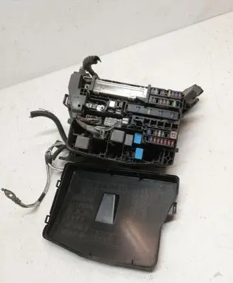 Toyota Avensis T270 Fuse box set 8266205190 8211105M30 M39E120228155408