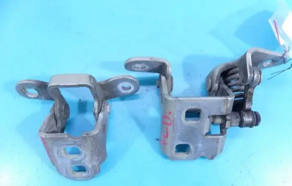 Rear door hinge set