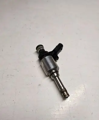 Audi A4 S4 B8 8K Fuel injector 06H906036G