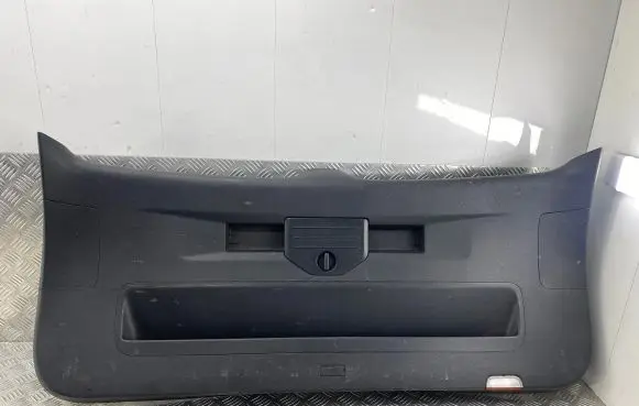 Volkswagen Touareg II Tailgate/boot cover trim set 7P6867601A