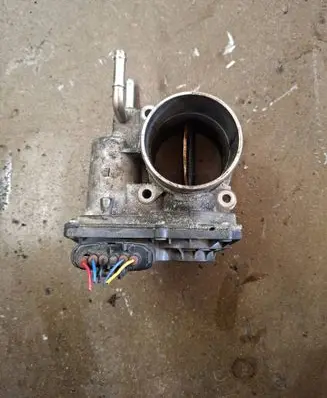 Toyota Avensis T270 Throttle valve 261000R020 9F25 00194