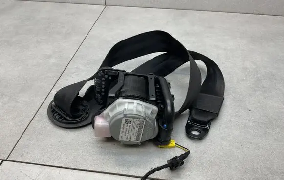 Audi A1 Front seatbelt 8X4857706B