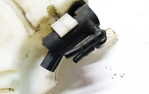 Ford Focus Windscreen/windshield washer pump 4m5113k163af 4m51-13k163-af