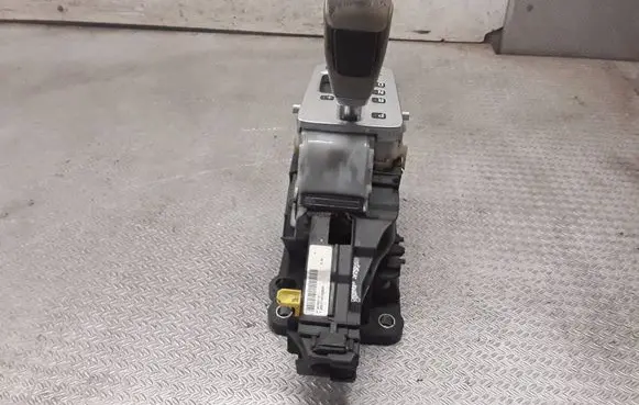Volvo V70 Gear shifter/selector 30759119