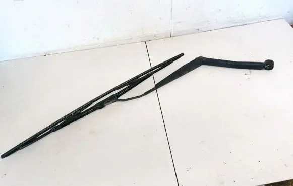 Toyota Avensis Verso Front wiper blade arm