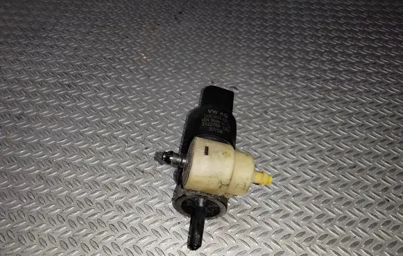 Volkswagen Polo IV 9N3 Windscreen/windshield washer pump 1K6955651