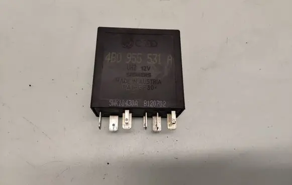 Skoda Octavia Mk2 (1Z) Window wiper relay 4B0955531A