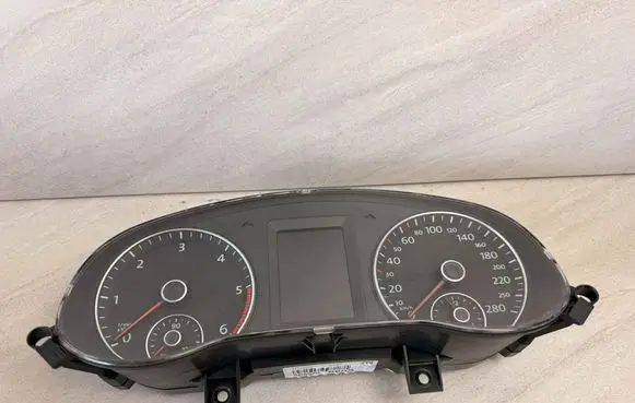 Volkswagen Jetta VI Speedometer (instrument cluster) 5C6920860A