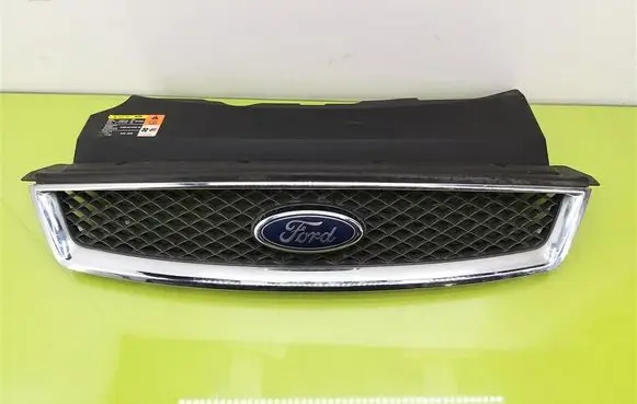 Ford Focus Front bumper upper radiator grill 4M518138AE