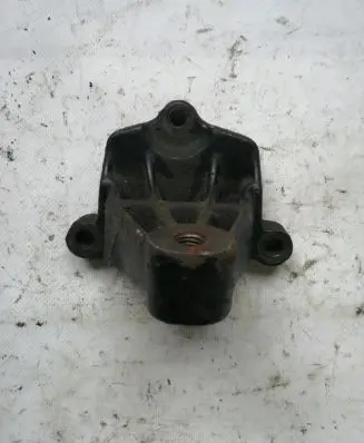 Opel Vivaro Gearbox mounting bracket 91165625