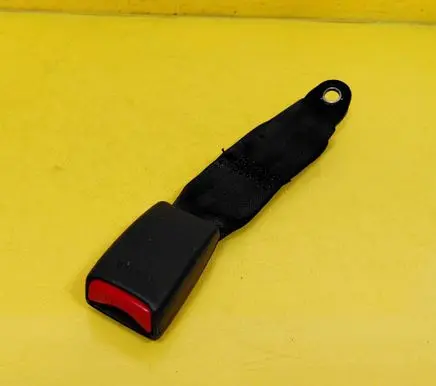 Mitsubishi Colt Middle seatbelt buckle (rear) 