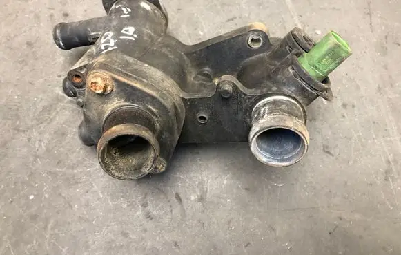 Skoda Fabia Mk1 (6Y) Thermostat/thermostat housing 03212111