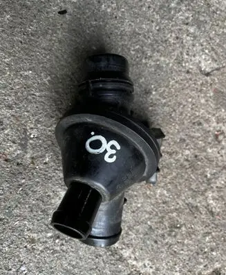 BMW 5 F10 F11 Thermostat/thermostat housing 7633476