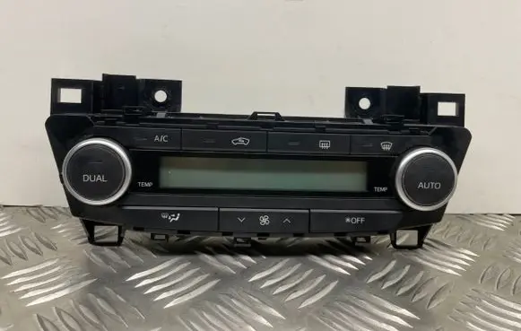 Toyota Avensis T270 Climate control unit 5590005640