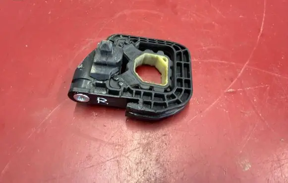 BMW X1 U11 Radiator mount bracket 5B31E52 171155B31E52
