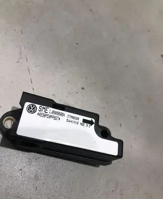 Volkswagen PASSAT B5 Airbag deployment crash/impact sensor 1J0909606N
