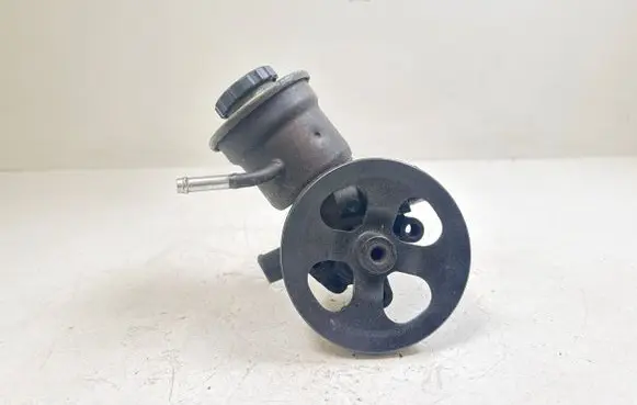 Toyota Yaris Power steering pump