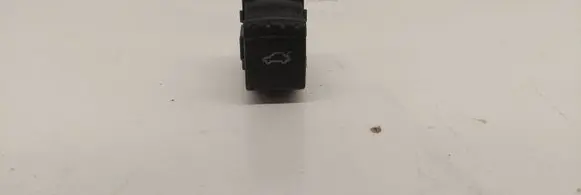 Volkswagen PASSAT B5.5 Tailgate opening switch 1J0959831A