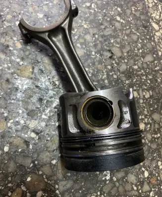 Volkswagen PASSAT B5.5 Piston 27R1