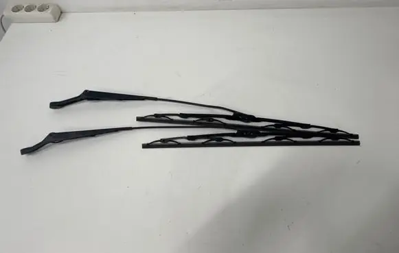Front wiper blade arm