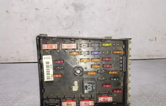 Volkswagen PASSAT B6 Fuse module 3C0937125