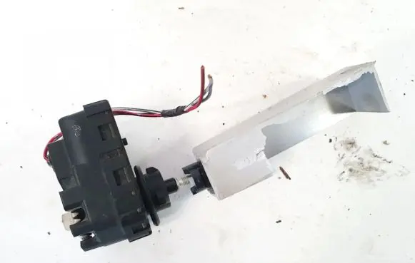 Toyota Avensis Verso Headlight level adjustment motor 11016
