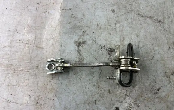 Opel Signum Rear door check strap stopper 09229751