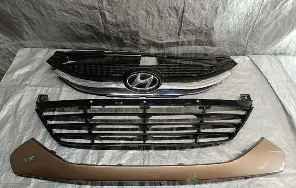 Hyundai ix35 Front bumper upper radiator grill 86351-2Y000