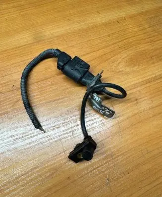 BMW 5 E60 E61 Crankshaft position sensor 0281002