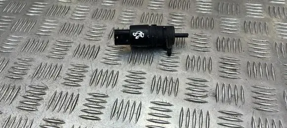 BMW X3 F25 Windscreen/windshield washer pump 730258901 7302589