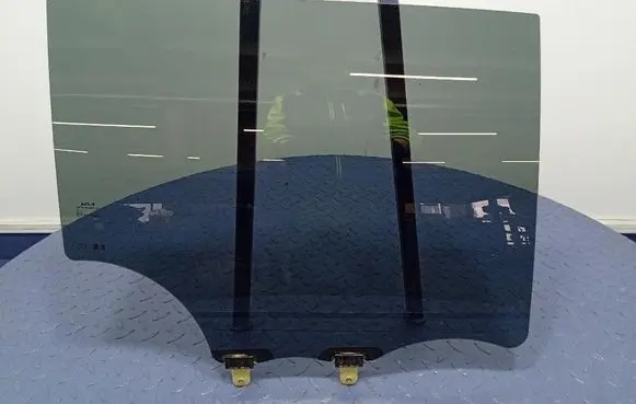 KIA Sportage Rear door window glass 