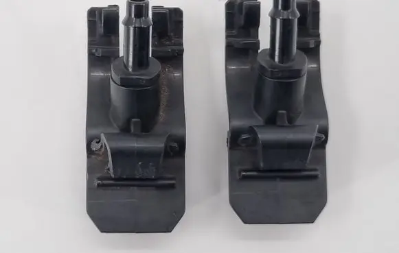 Dodge Charger Windshield washer spray nozzle