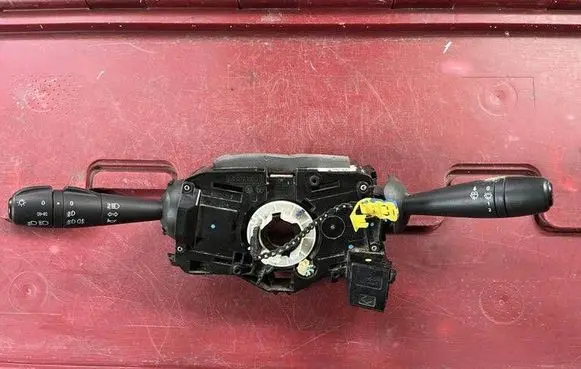 Dacia Dokker Wiper turn signal indicator stalk/switch E10670253