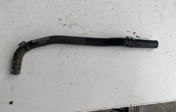 Volkswagen Golf VII Engine coolant pipe/hose 04E122447