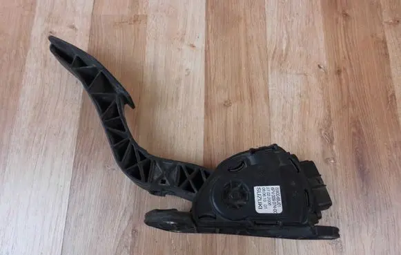 Suzuki Grand Vitara II Accelerator throttle pedal i590065J01 1590065J01 27022006