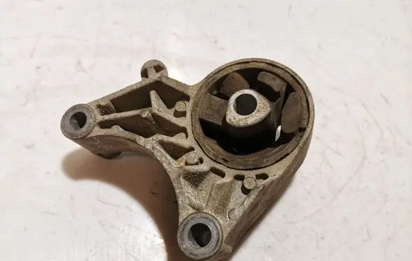 Opel Zafira B Engine mount bracket 2105442