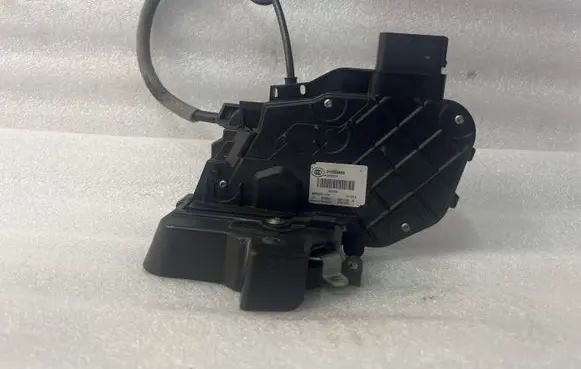 Volvo XC70 Front door lock 31253668 986922104 A046317